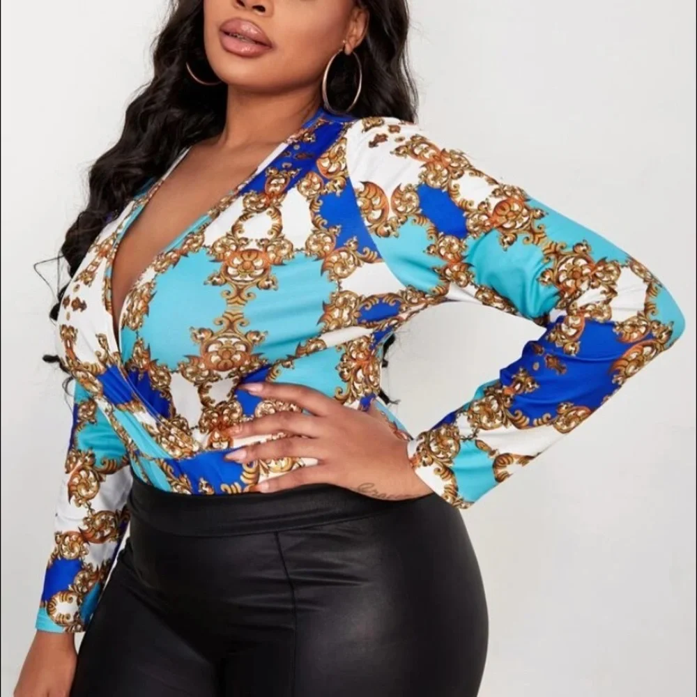🎉HOSTPICK🎉 NEW INVENTORY 🦋Baroque Print Overlap Collar Bodysuit🦋 - Picture 5 of 6